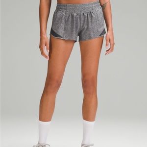 Heather Lux Multi Black/Heathered Black Lululemon Hotty hot 2.5 Shorts, Size 4